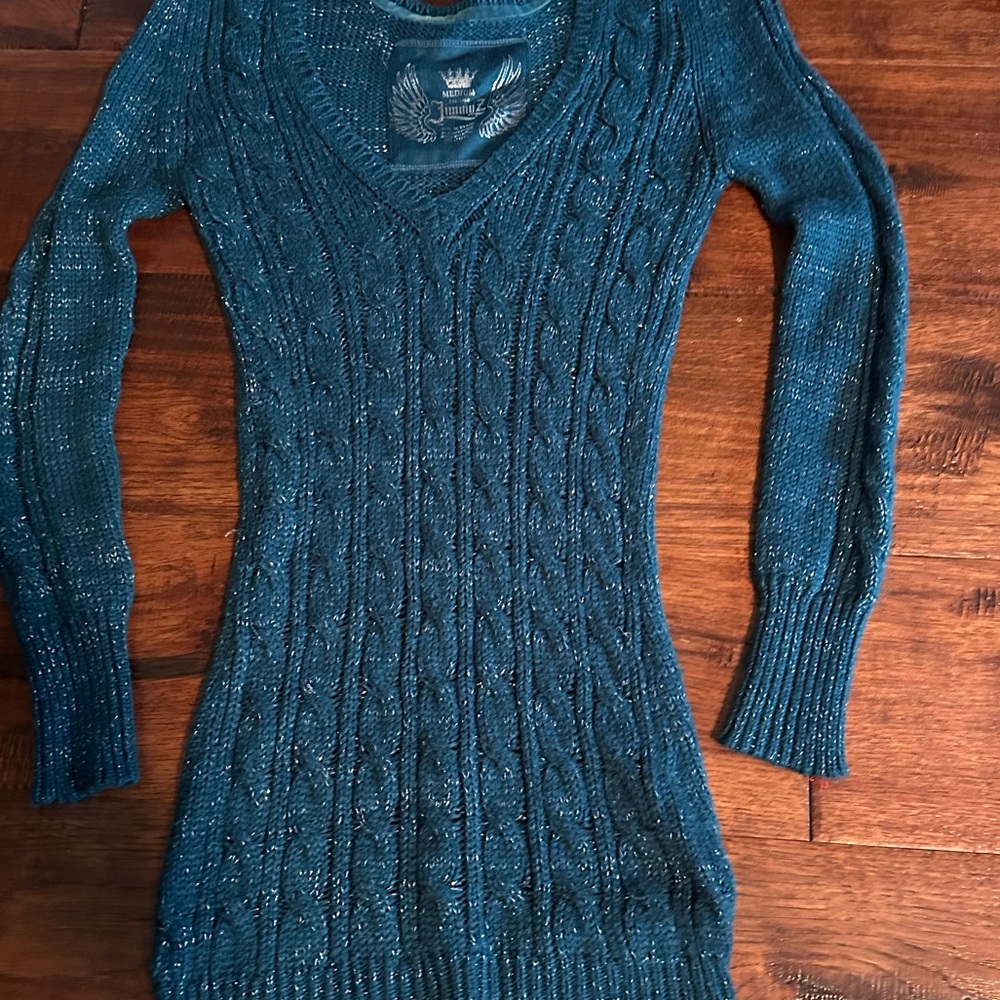Wonderful sweater, right on time for the season